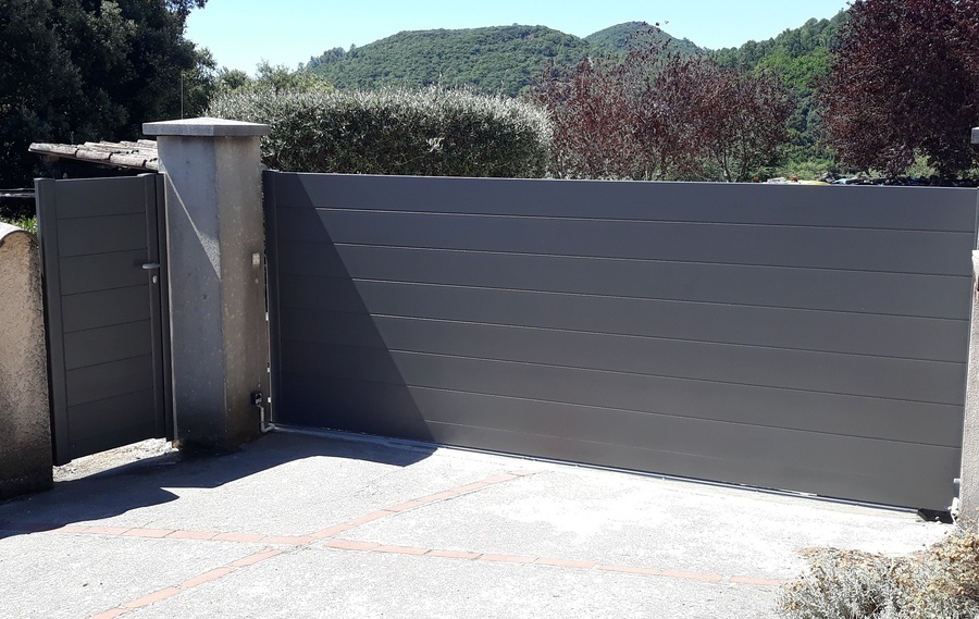 L'installation de votre portail ALU à Pont-Audemer par votre menuiserie KMC