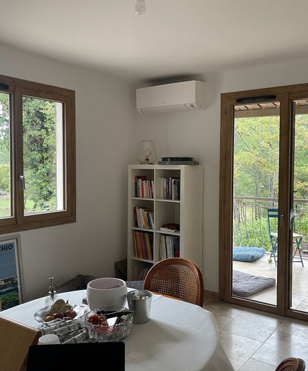 Menuiserie traditionnelle vs menuiserie industrielle : quelles différences pour vos fermetures à Pont-Audemer ?